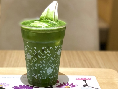 抹茶と炭酸のコラボが新しい！nana’s green tea（ナナズグリーンティ―）で「抹茶グリーンティーソフトソーダ」を飲んでみた｜レポハピ グルメ ニュース 