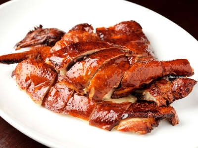 厳選した中国地鶏を用いた「脆皮鶏」は、パリパリでジューシー。伝統的な技と細やかな仕事が光る広東料理を中国茶とともに（名古屋　伏見　茗圃）｜茗圃（ミョウホ）
