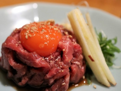 焼肉 肉どうし 福島店 厳選和牛と濃厚玉子が絡み合う 絶品 和牛ユッケ 味と価格に自信アリの人気焼肉店 大阪 福島 肉どうし 福島店 レポハピ