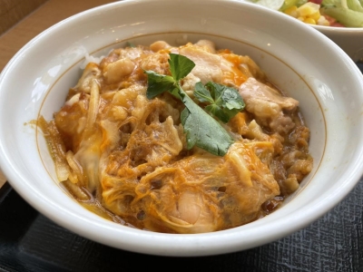 トロトロ卵がたまらない！なか卯の「親子丼」を実食レビュー！卵のコクと鶏肉の旨味が詰まった王道の一杯